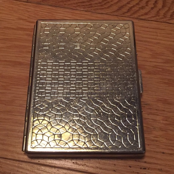 Urban Outfitters Accessories - Urban Outfitters Vintage-Inspired Metal Card Case
